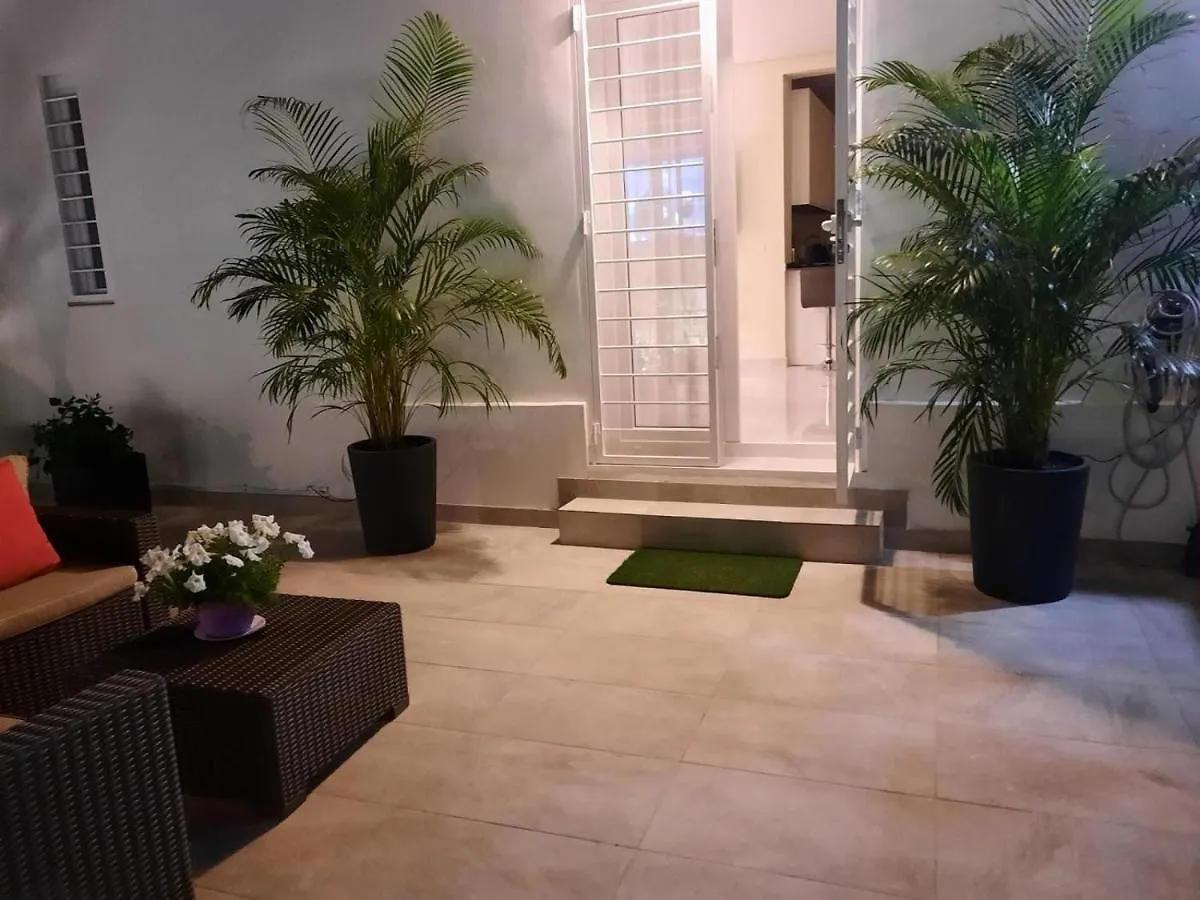 Apartamento Bajo Con Jardin En Marbella Centro