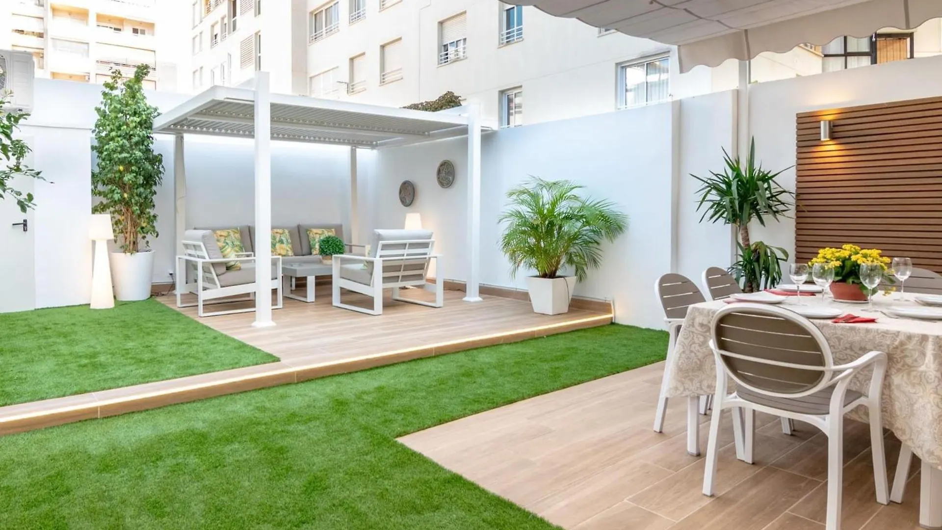 Apartamento Bajo Con Jardin En Marbella Centro España