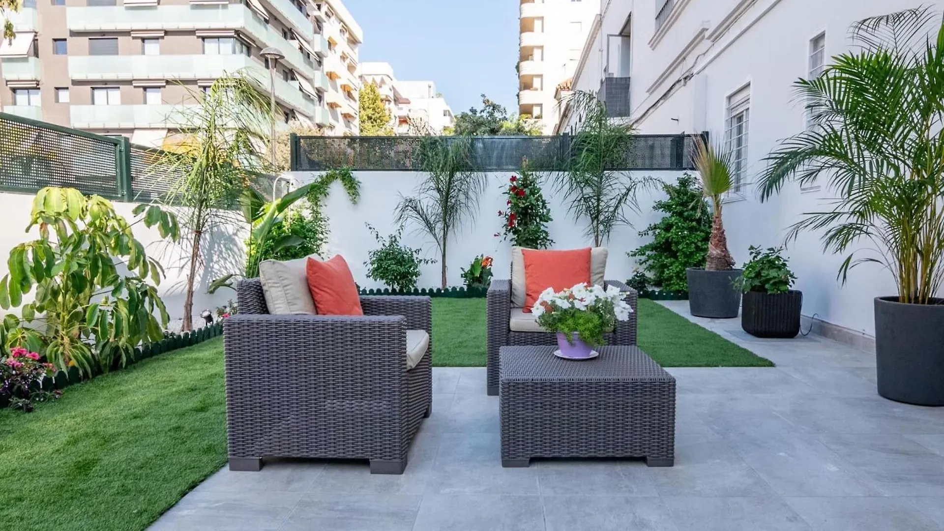 Apartamento Bajo Con Jardin En Marbella Centro